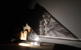 Tessiture di luce, triangolare I - b 25 x a 25 x p 5 cm